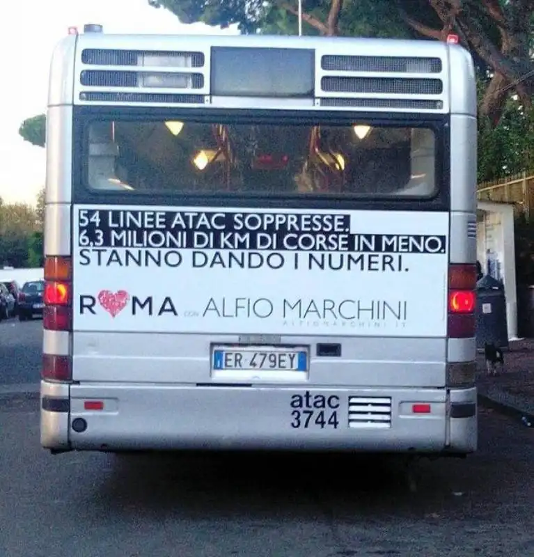 La campagna di denuncia di Marchini sugli autobus 