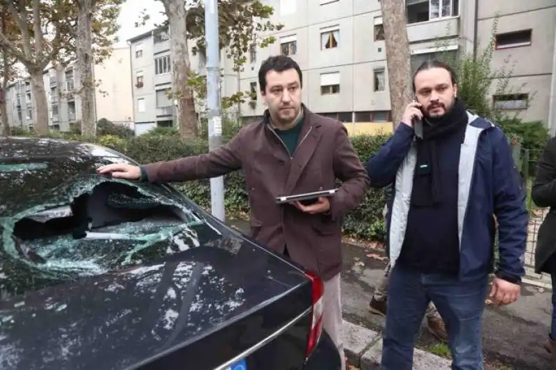 la visita al campo rom di matteo salvini  13