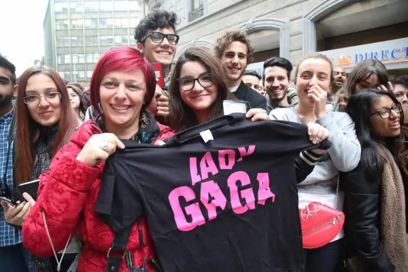 lady gaga fan in delirio a milano 3