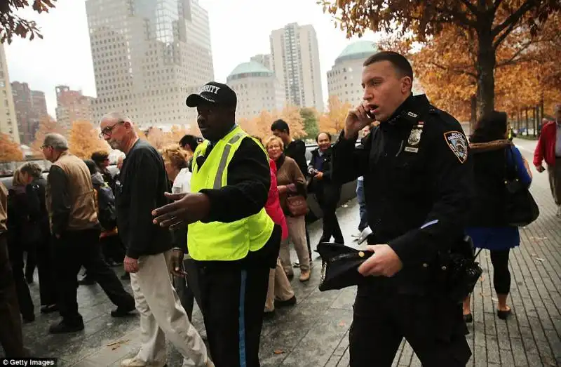 lavavetri rischiano di cadere dal one world trade center 12