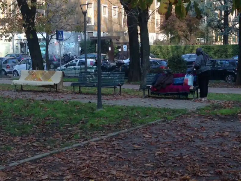 Milano, il monumento hard in corso Indipendenza 