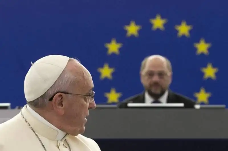 papa bergoglio in visita al parlamento europeo  13