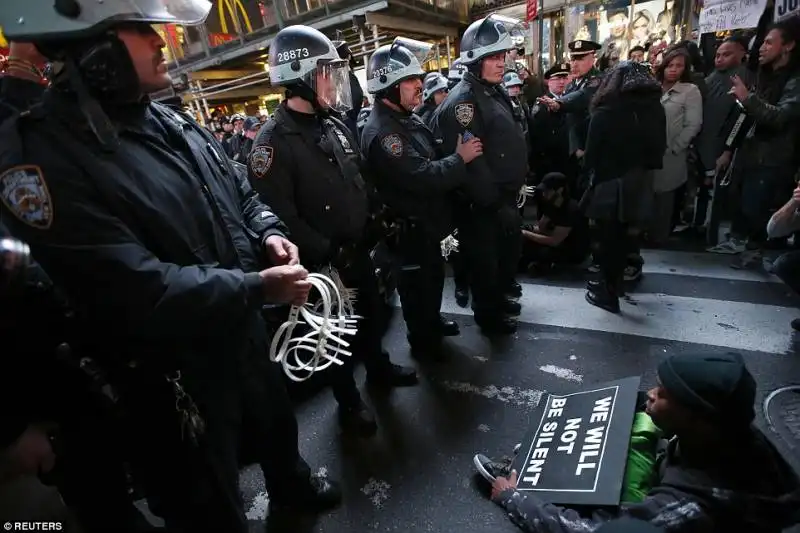 proteste e scontri per la sentenza brown 20