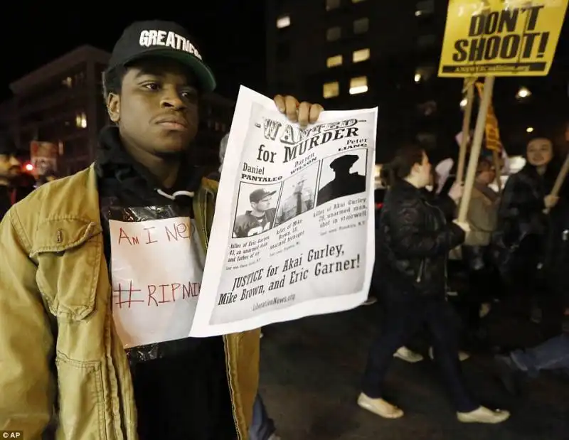 proteste e scontri per la sentenza brown 23