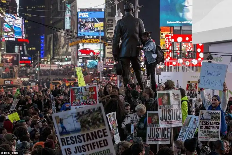 proteste e scontri per la sentenza brown 31