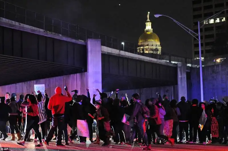 proteste e scontri per la sentenza brown 40