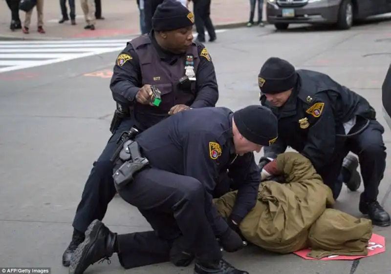 proteste e scontri per la sentenza brown 46