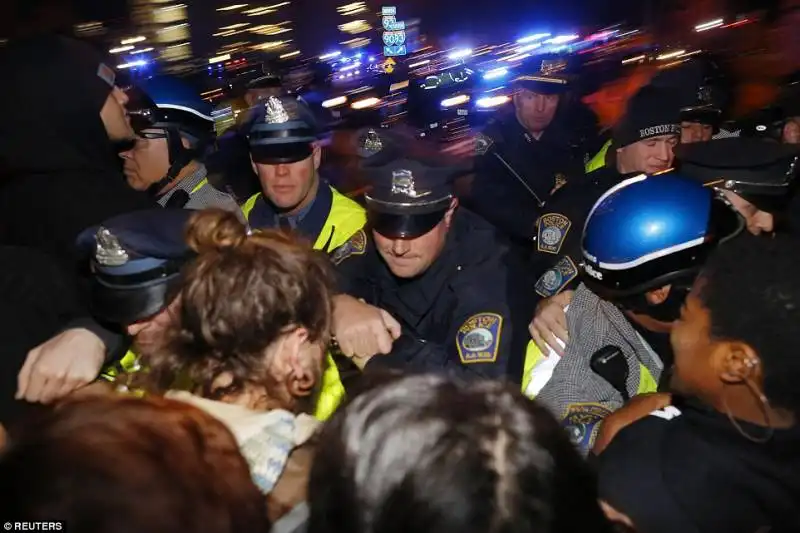 proteste e scontri per la sentenza brown 72