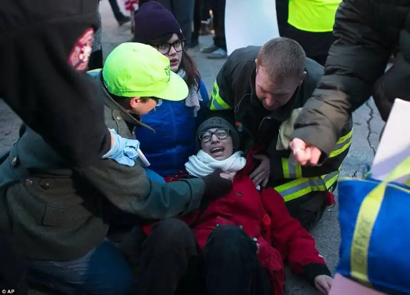 proteste e scontri per la sentenza brown 77