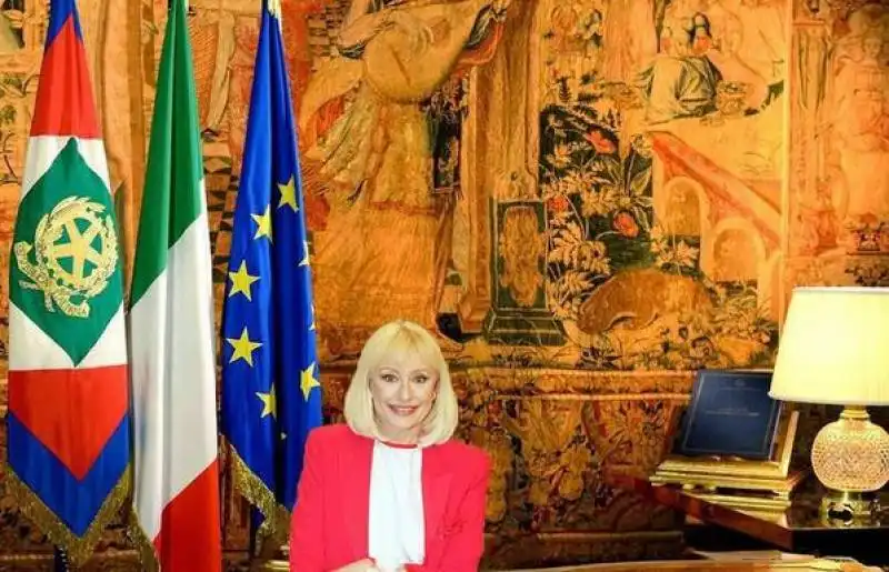 raffaella carra una donna al quirinale