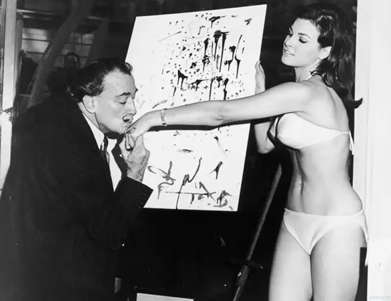 raquel welch e salvador dali'