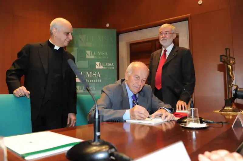 rino fisichella fausto bertinotti autografa il libro e sergio cofferati