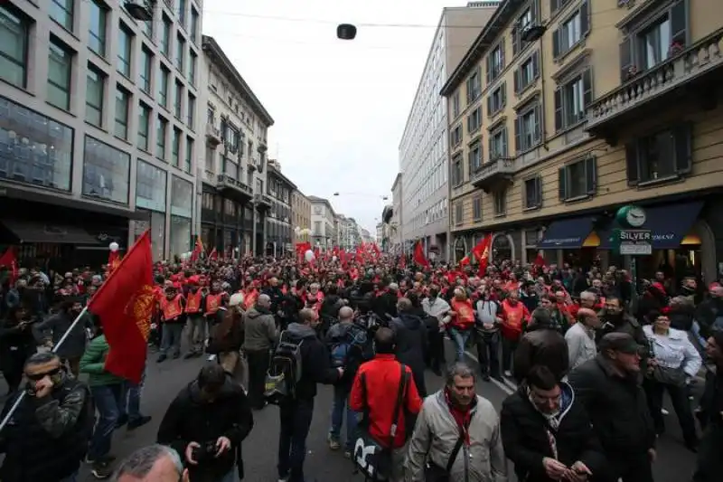 sciopero sociale a roma blitz e scontri milano 21