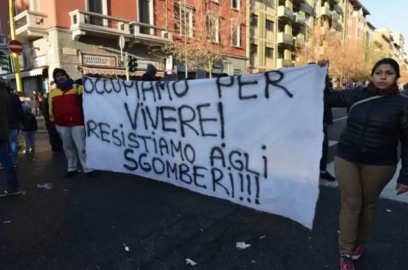 sgomberati due centri sociali a milano  4