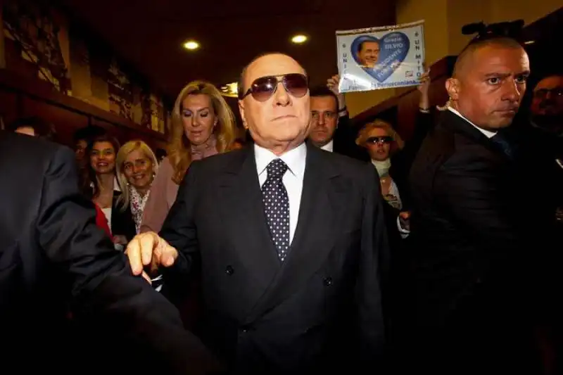 silvio berlusconi occhiali da sole michaela biancofiore  