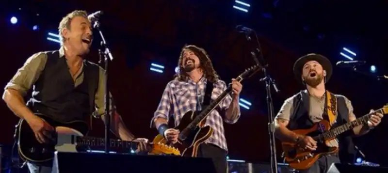 springsteen dave grohl al concerto per i veterani