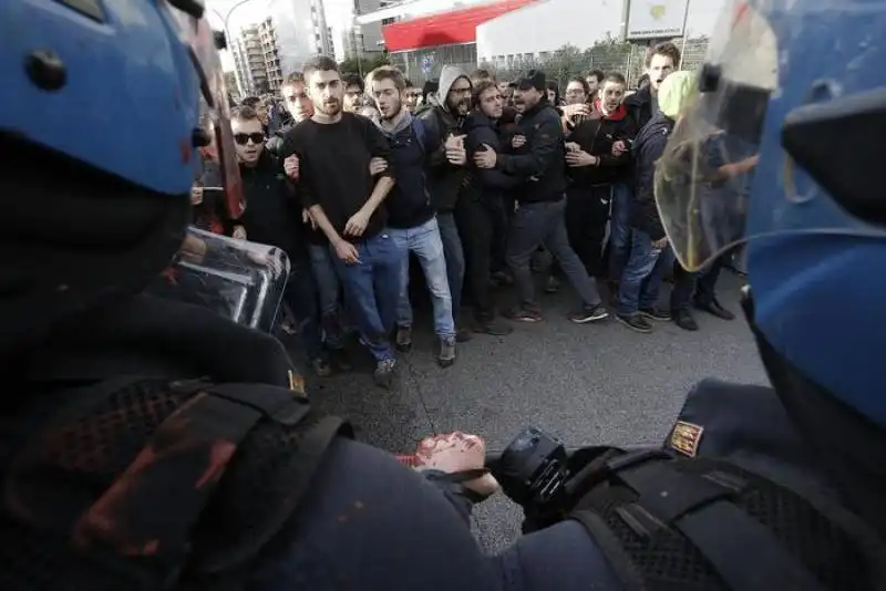 studenti contestano draghi 4