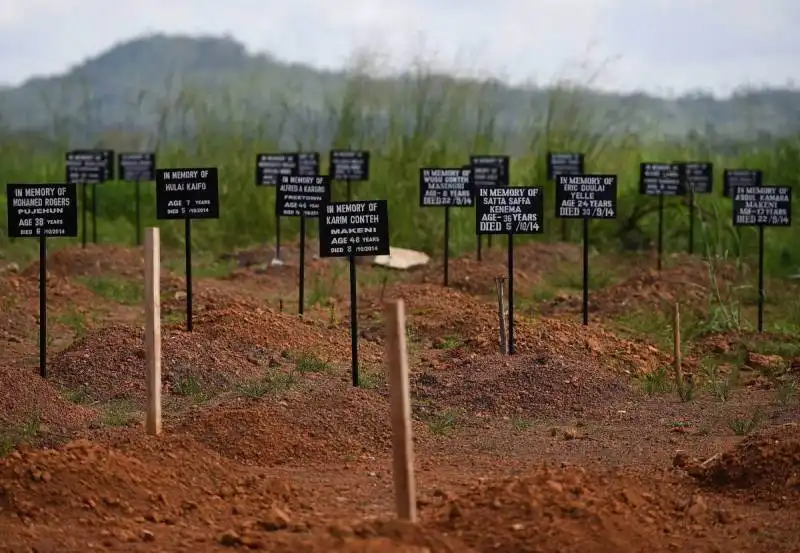 tombe vittime di ebola in sierra leone