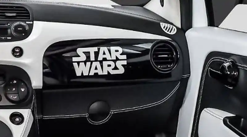 500 FIAT CON LE DECORAZIONI STAR WARS 