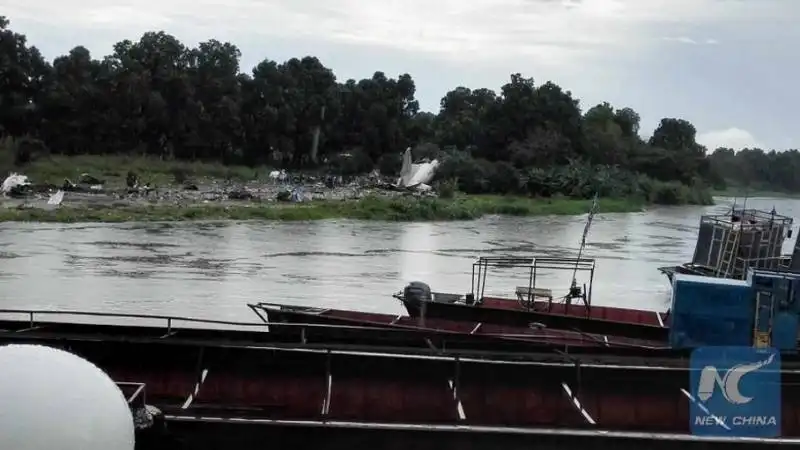 aereo si schianta a giuba in sud sudan  1