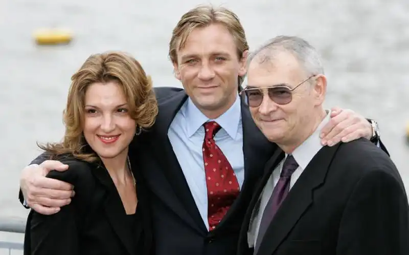 barbara broccoli and michael g wilson unveil daniel craig