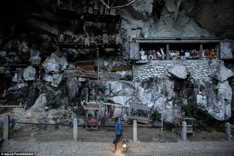 cerimonia ma nene a toraja   indonesia