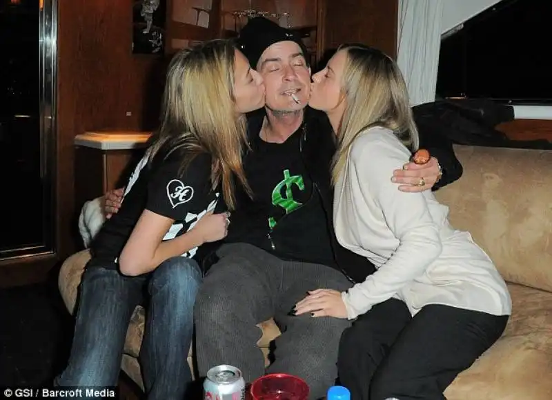 charlie sheen con natalie kenly e bree olson