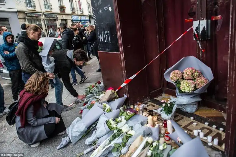 dispersi attentati Parigi