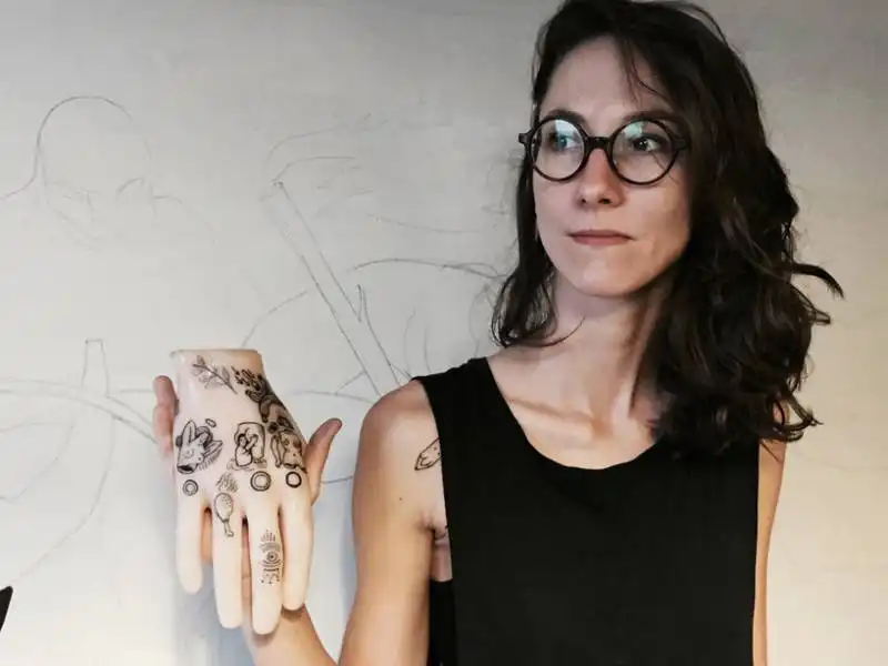 i tatuaggi di ilona fatti con la macchinetta