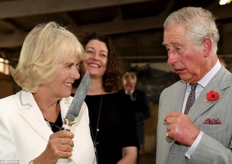 il principe carlo intimorito dalla moglie camilla parker bowles