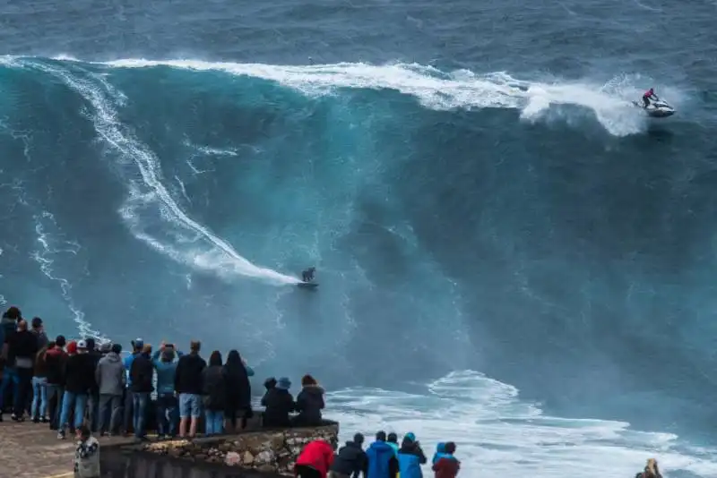 il surfista sebastian steudtner