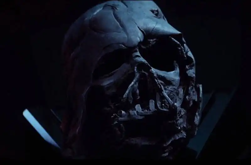 la maschera bruciata di darth vader