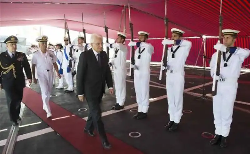 mattarella in oman con la marina militare italiana  1