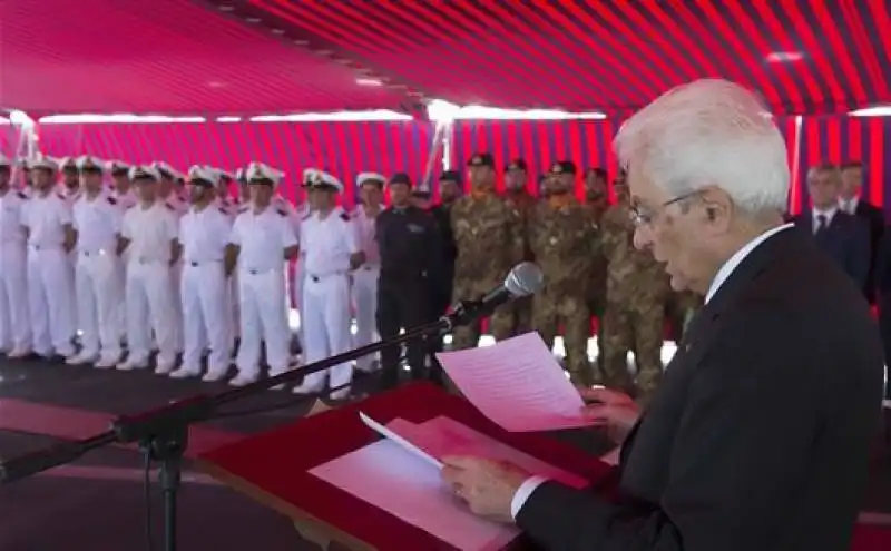 mattarella in oman con la marina militare italiana  4