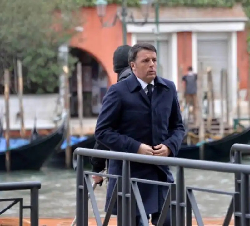 matteo renzi alla camera ardente di valeria solesin 