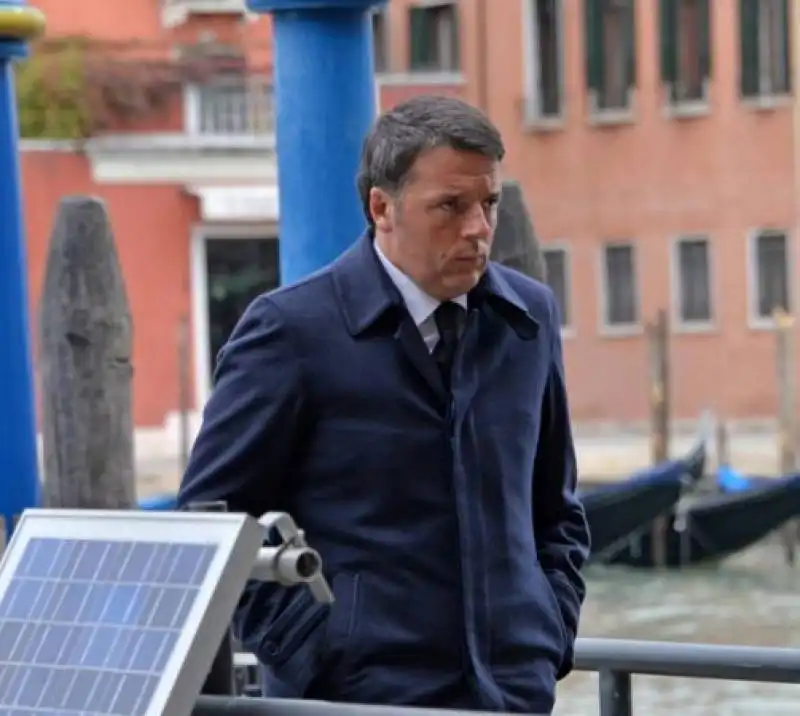 matteo renzi alla camera ardente di valeria solesin