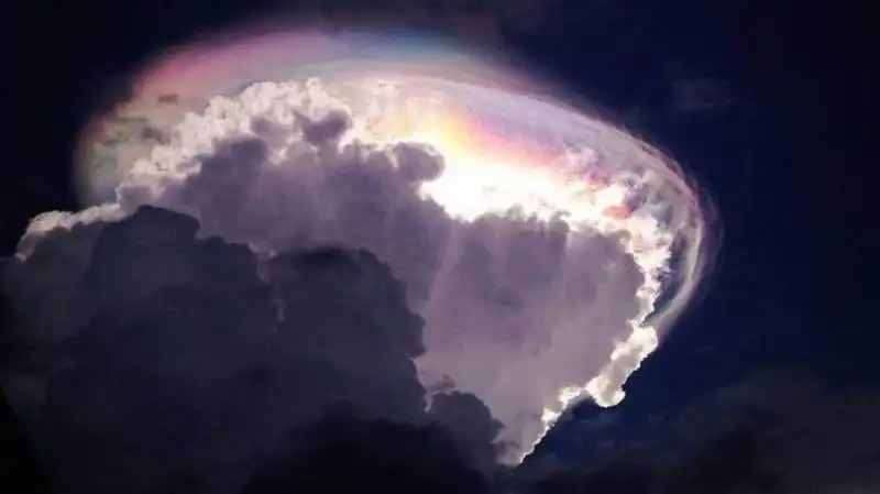 nube iridescente   4