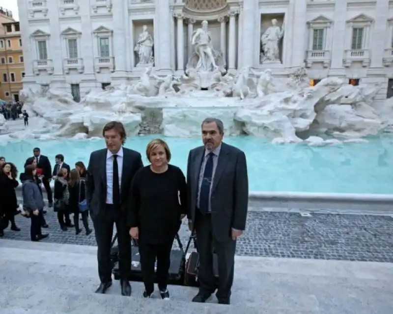 riapre la fontana di trevi  3