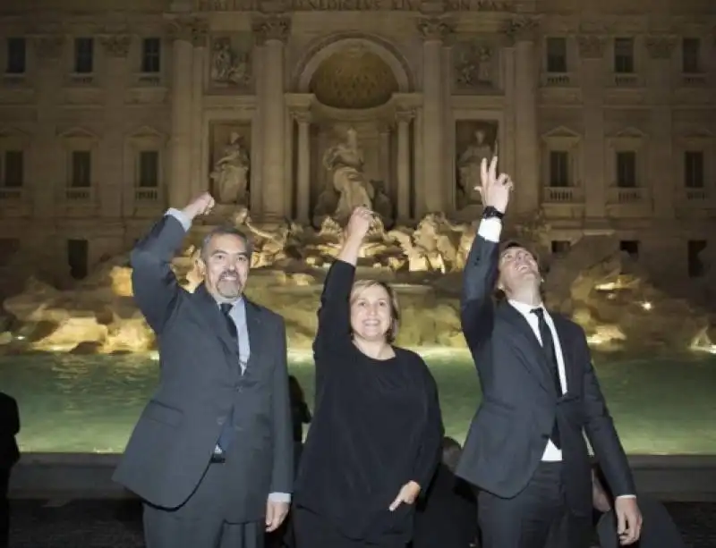 riapre la fontana di trevi silvia venturini fendi con claudio presicce e pietro beccari  7