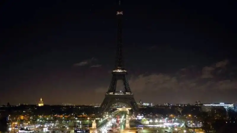 TOUR EIFFEL DOPO ATTENTATI