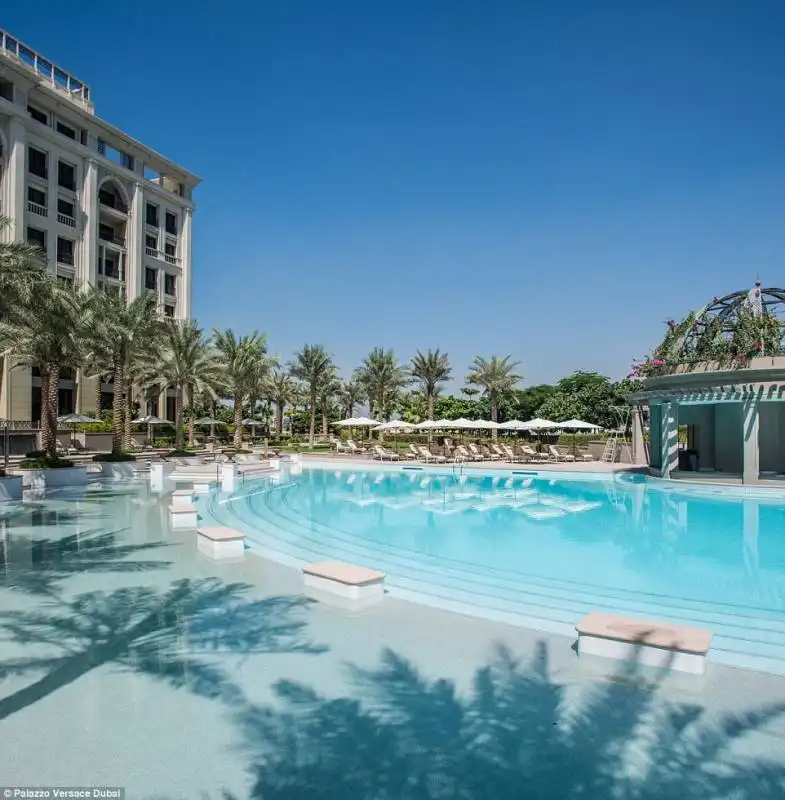 una delle tre piscine di palazzo dubai