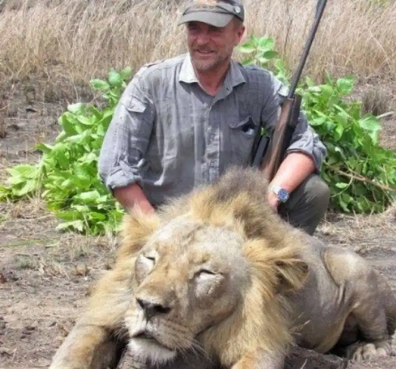 VETERINARIO LEONE UCCISO