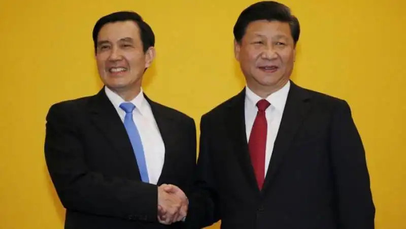 XI JINPING E IL PRESIDENTE TAIWANESE MA YING JEOU   