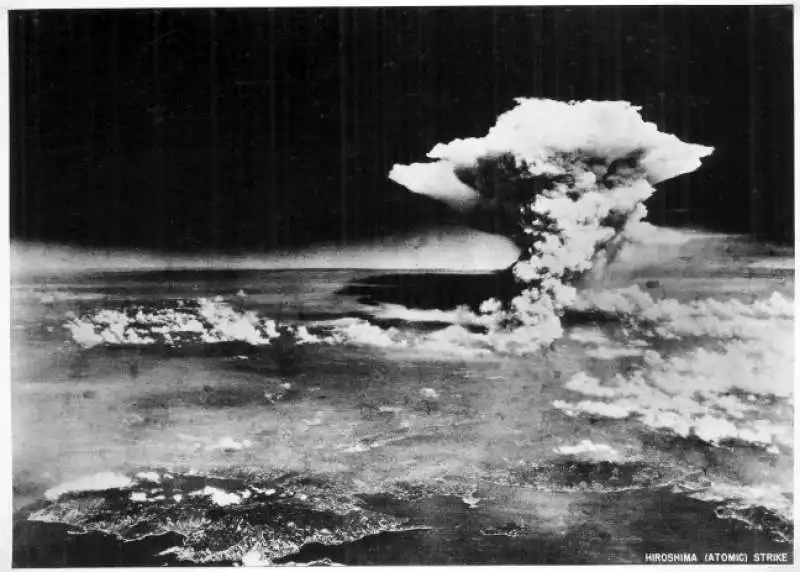 BOMBA ATOMICA A HIROSHIMA