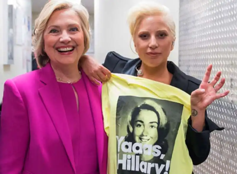 lady gaga sostiene hillary clinton