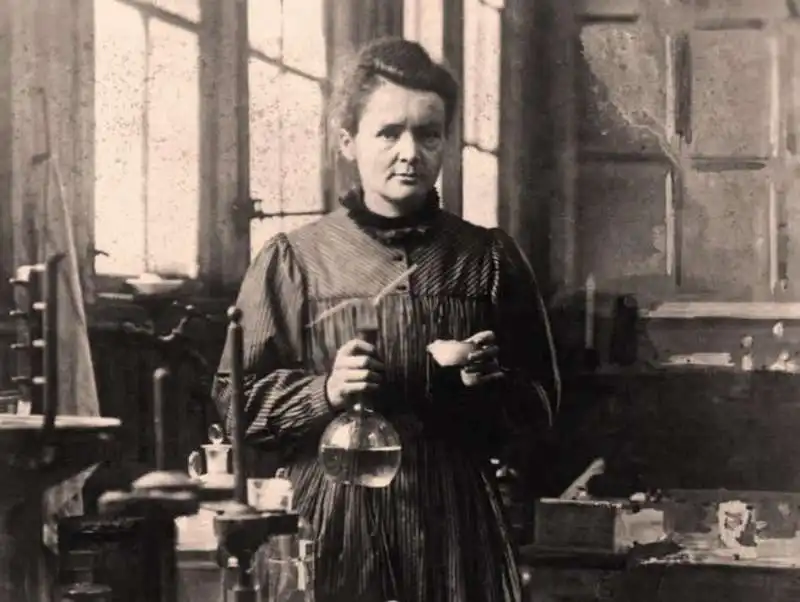 MADAME CURIE