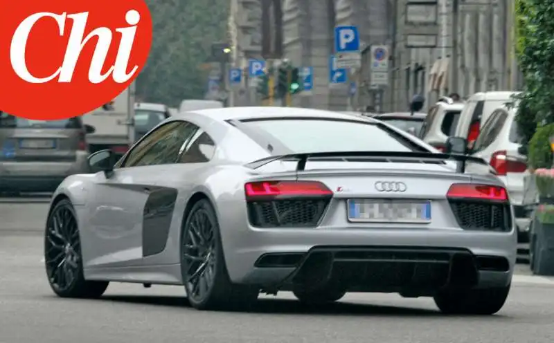 MAURIZIO CROZZA E CARLA SIGNORIS CON LA LORO AUDI R8 V10. 