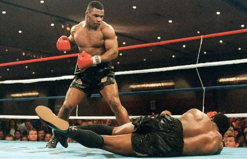 MIKE TYSON CONTRO TREVOR BERBICK   