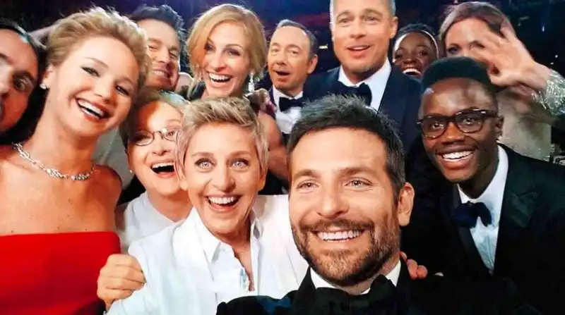 oscars selfie bradley cooper 2014