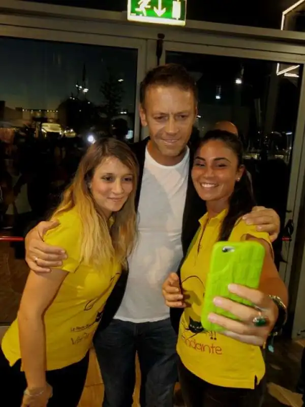 ragazze selfie con rocco siffredi foto andrea arriga